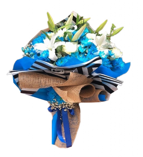 Premium Beyaz Lilyum ve Mavi Papatya Buketi (~35 cm)